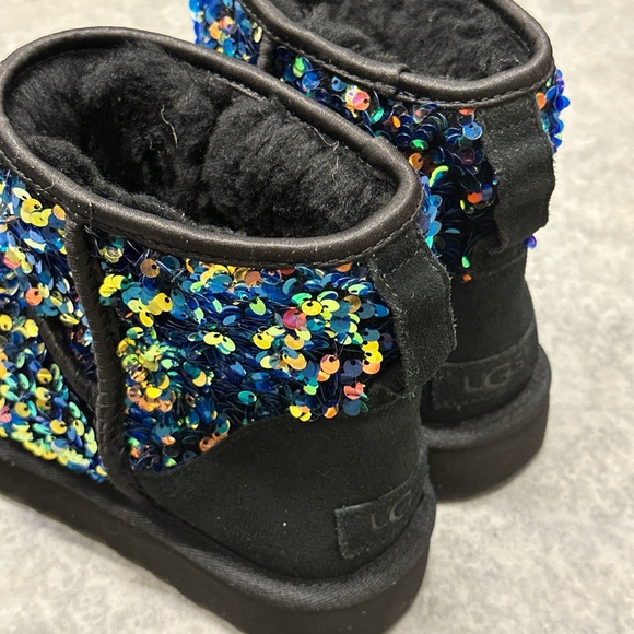 UGG Classic Mini Sequin In Medallion Blue size women’s 6 new without box - Picture 8 of 12